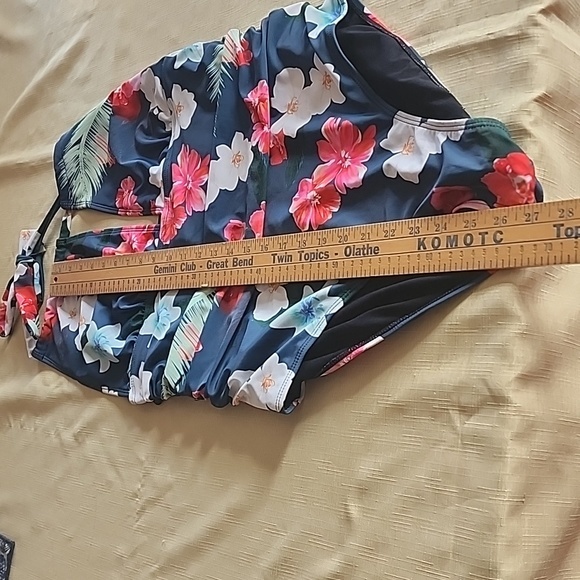 Women's Floral swim‎ suit - Picture 8 of 9